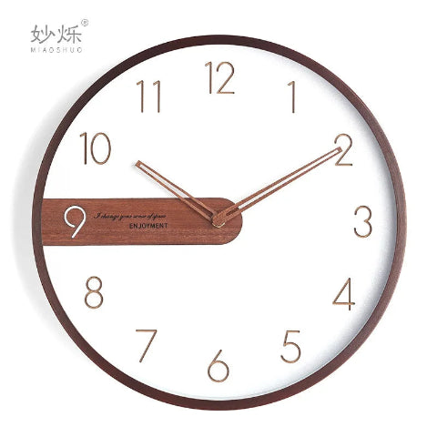 horloge-murale-simple-salon-blanc
