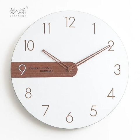 horloge-murale-simple-salon-brun